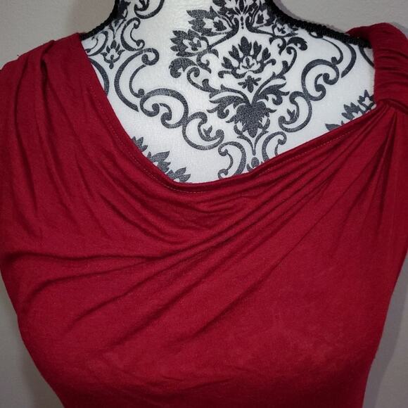 Gap medium asymmetrical maroon tank top - Picture 2 of 12